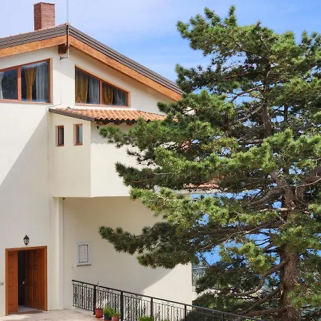 Llogora Dervishaliu 호텔