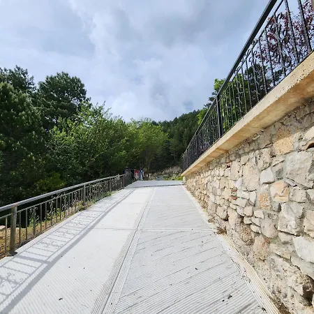 Llogora Dervishaliu Szálloda *