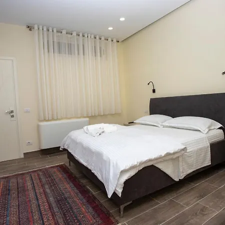 Llogora Dervishaliu 호텔 *